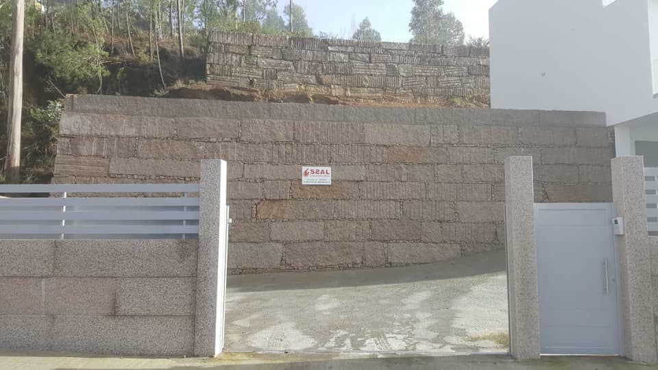 Muros de contención en Nigrán