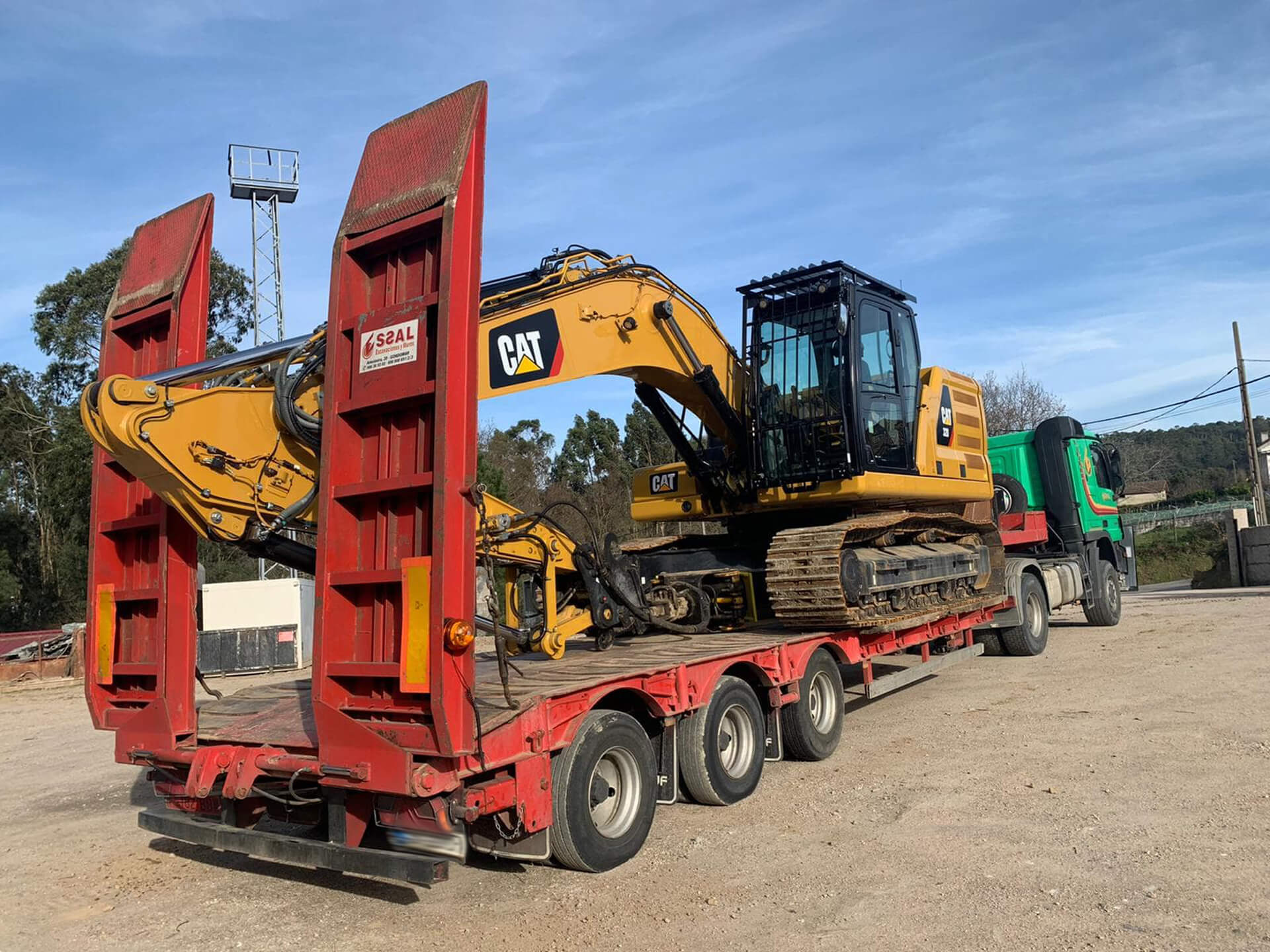 Transportes especiales de piedra, madera y maquinaria